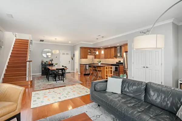 3867 Terrace St, Philadelphia, PA 19128-5215