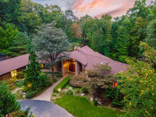 439 Fancy Hill Rd, Boyertown, PA 19512-8160