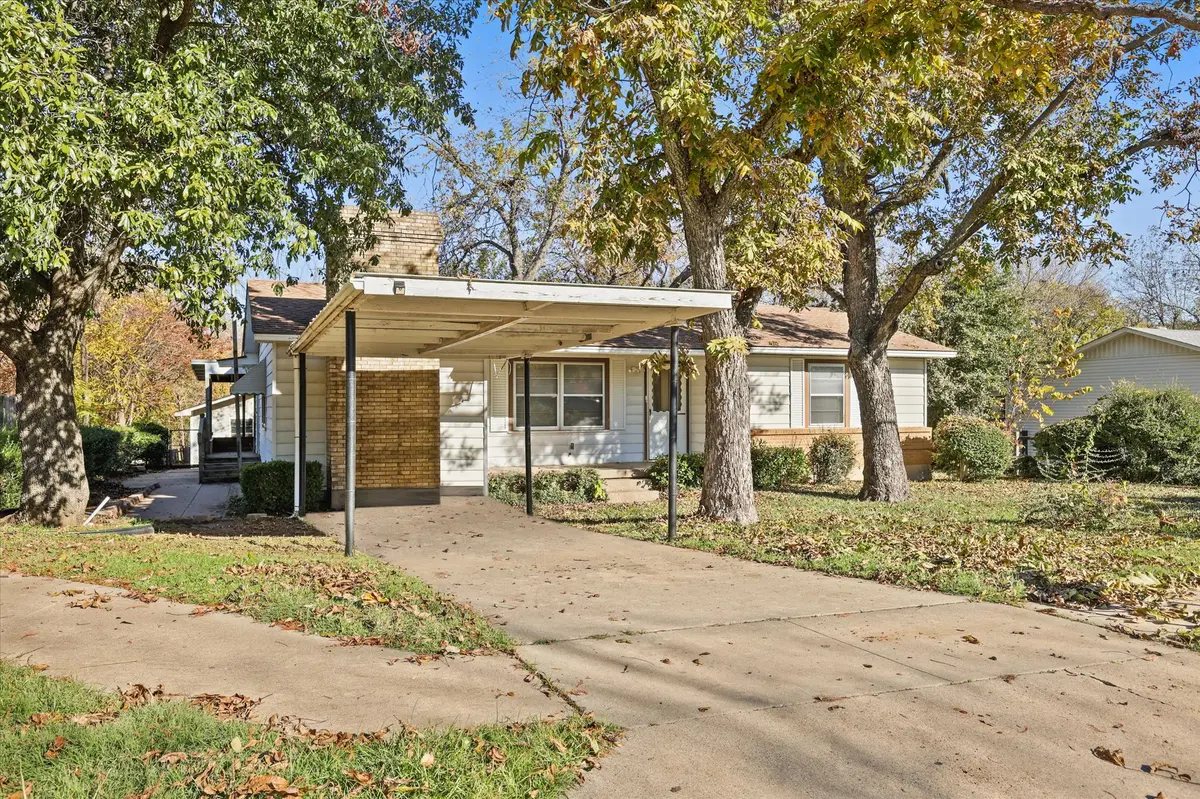 1505 Seminole St, Denton, TX 76209-3324