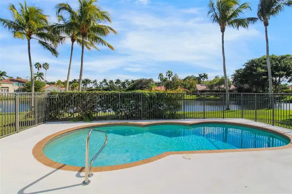 1160 Fairfax Ln, Weston, FL 33326-2922