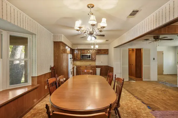 1505 Seminole St, Denton, TX 76209-3324