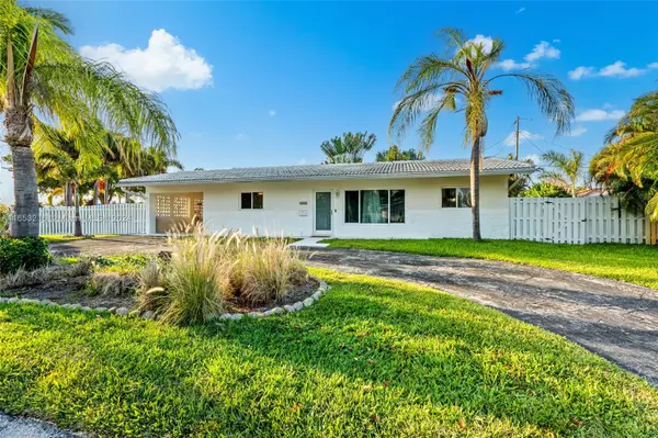 2231 NE 38th St, Lighthouse Point, FL 33064-3914