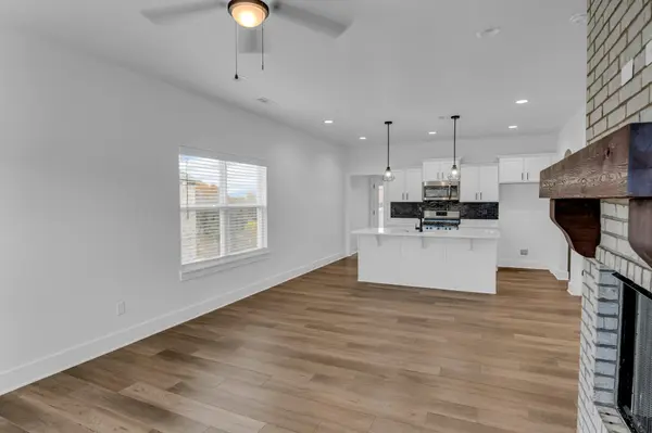 4411 Douglas Ln, Springdale, AR 72762-6351