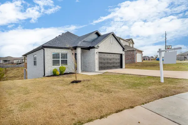 4411 Douglas Ln, Springdale, AR 72762-6351
