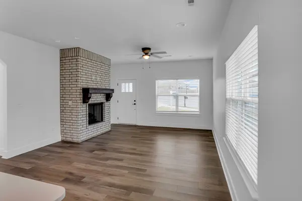 4411 Douglas Ln, Springdale, AR 72762-6351