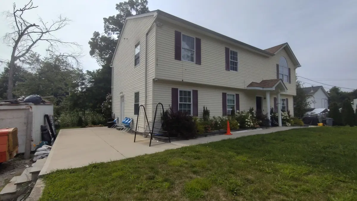 6 Cedar St, Wyandanch, NY 11798-4014
