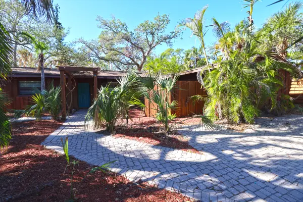 Siesta Bay Side Dr, Sarasota, FL 34242