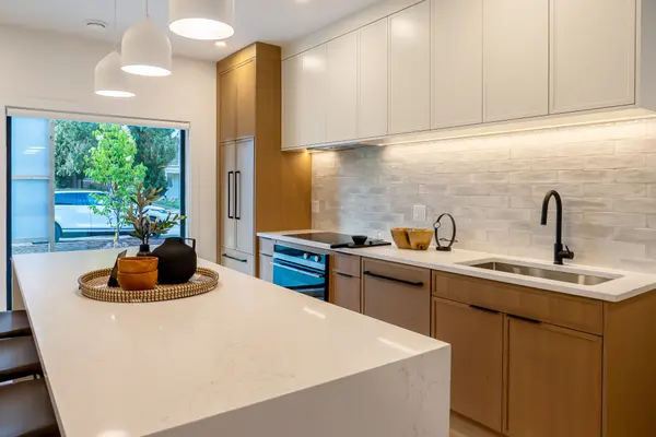 921 Borden Ave Kelowna