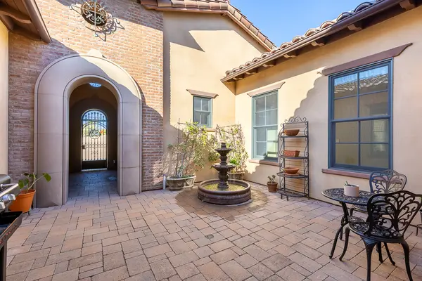 29472 Welk Highland Dr, Escondido, CA 92026-6119