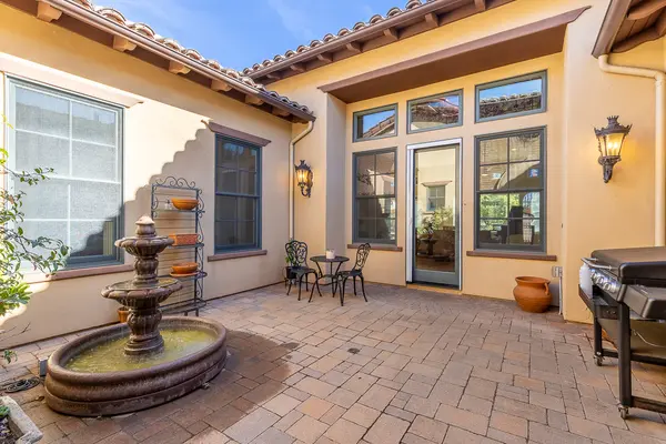 29472 Welk Highland Dr, Escondido, CA 92026-6119