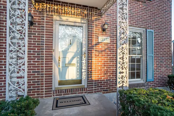 1230 E Rosemont Dr, Bethlehem, PA 18018-2150