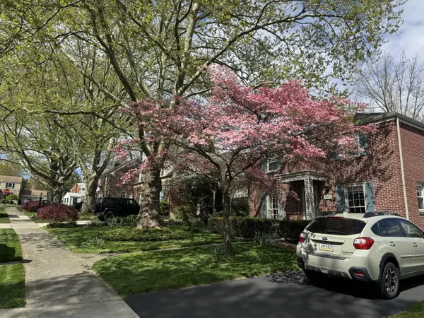 1230 E Rosemont Dr, Bethlehem, PA 18018-2150