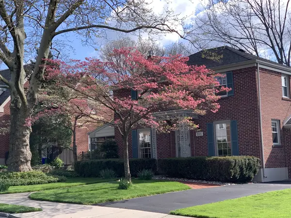 1230 E Rosemont Dr, Bethlehem, PA 18018-2150