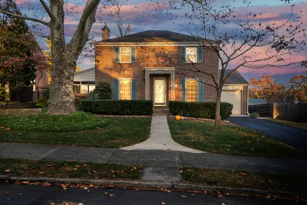 1230 E Rosemont Dr, Bethlehem, PA 18018-2150