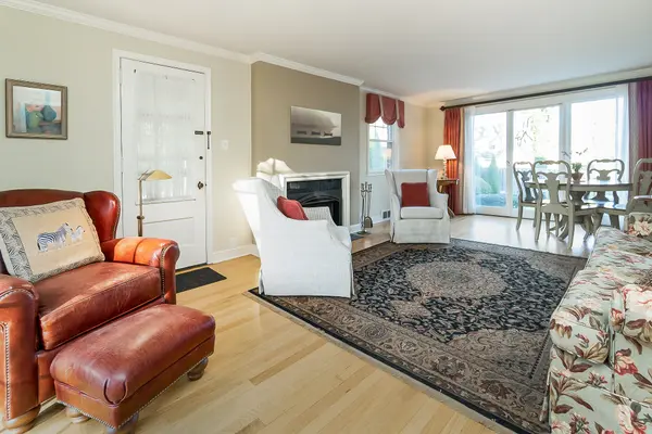 1230 E Rosemont Dr, Bethlehem, PA 18018-2150