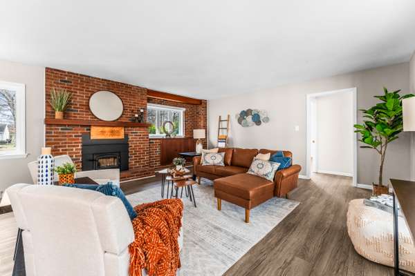 385 Vogan Dr, Mercer, PA 16137-9105