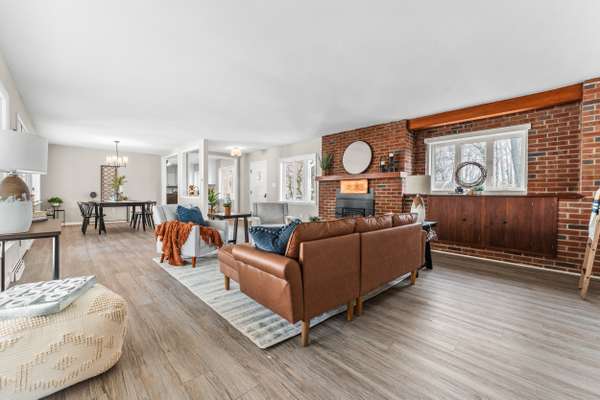 385 Vogan Dr, Mercer, PA 16137-9105