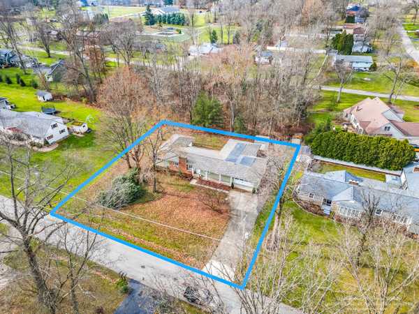 385 Vogan Dr, Mercer, PA 16137-9105