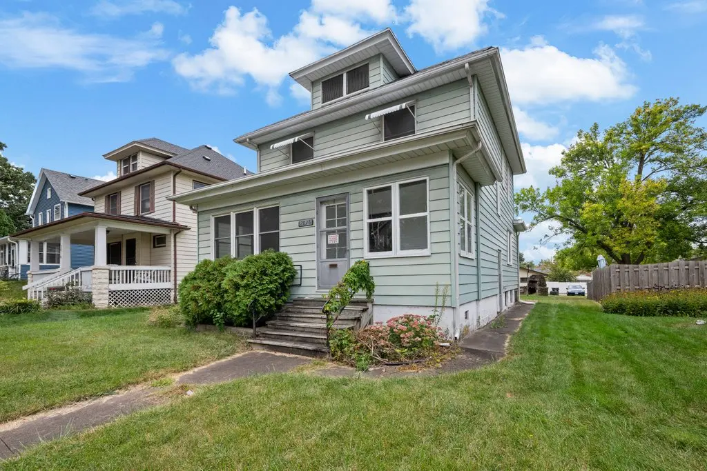 2026 N Marquette St, Davenport, IA 52804-2158