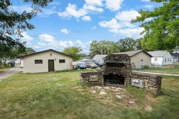 2026 N Marquette St, Davenport, IA 52804-2158