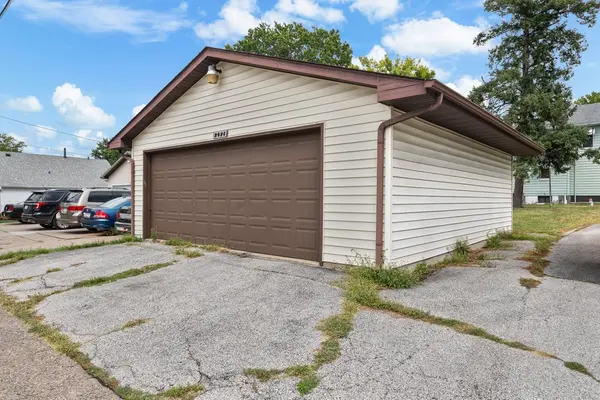 2026 N Marquette St, Davenport, IA 52804-2158