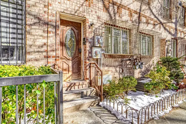 11 Juliana Pl, Brooklyn, NY 11249