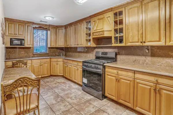 11 Juliana Pl, Brooklyn, NY 11249