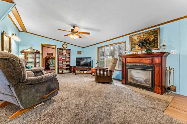 61 Pullam Dr, West Middlesex, PA 16159-2107