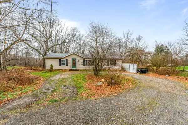 61 Pullam Dr, West Middlesex, PA 16159-2107