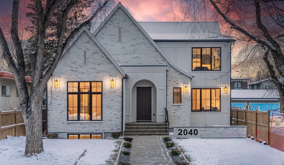 2040 56 Ave SW, Calgary, AB T3E 1M8