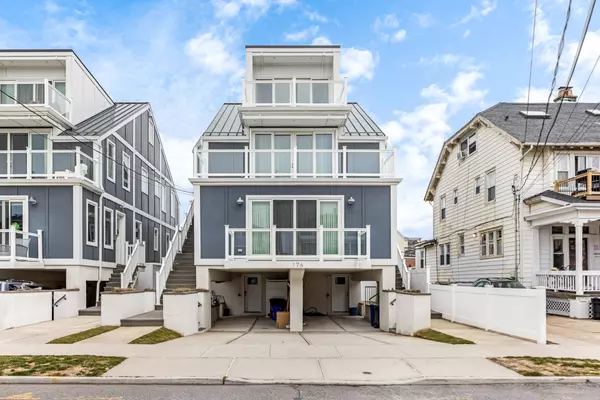 176 Beach 127th St, Rockaway Park, NY 11694-1727