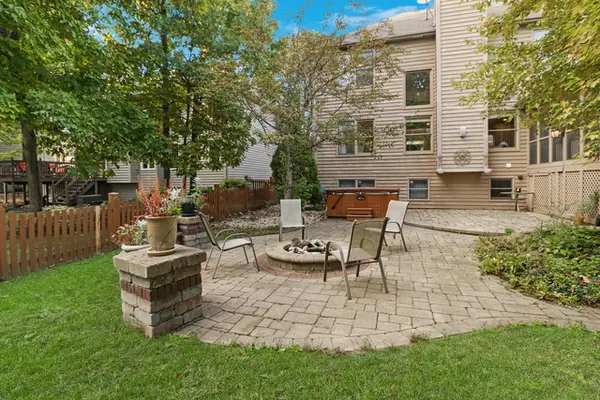 2197 Red Maple Ln, Aurora, IL 60502-7424
