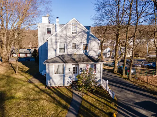 5 Baker St, Mohegan Lake, NY 10547