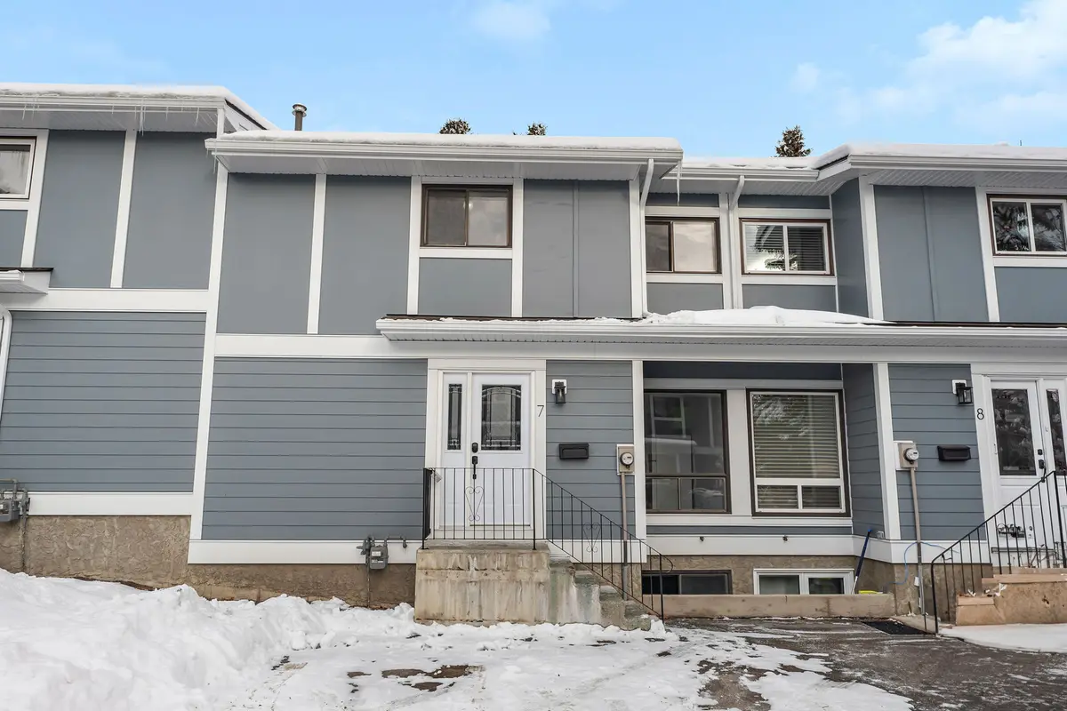 2210 Oakmoor Dr SW #7, Calgary, AB T2V 4R4