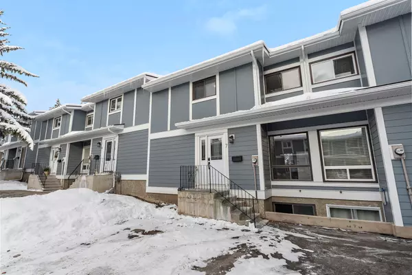 Calgary, AB T2V 4R4,2210 Oakmoor Dr SW #7