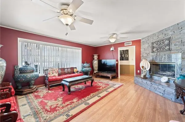 1850 N Shaffer St, Orange, CA 92865-4415