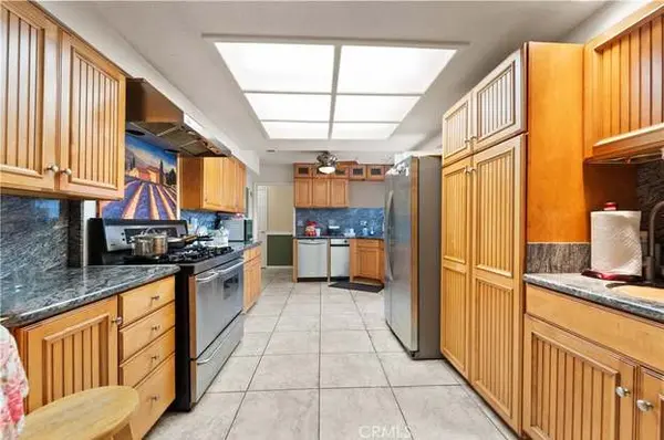 1850 N Shaffer St, Orange, CA 92865-4415