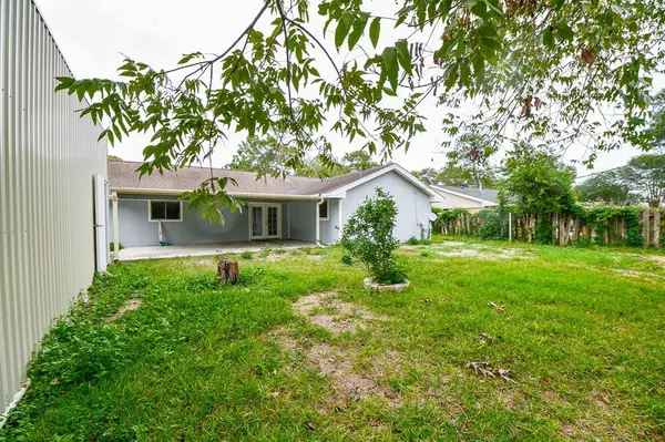639 Fairfield St, Shoreacres, TX 77571