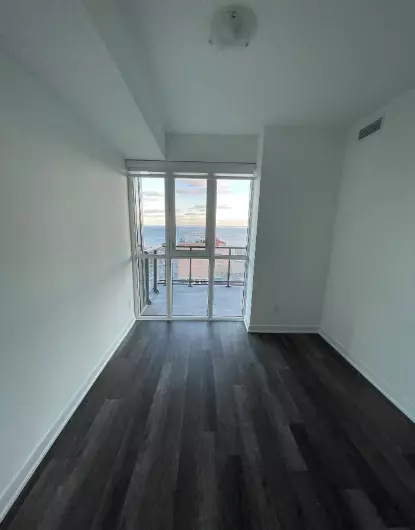 Burlington, ON L7R 0G7,2007 James St #1104