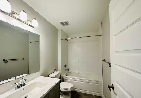 Oakville, ON L6M 0T6,50 Kaitting Trl #504