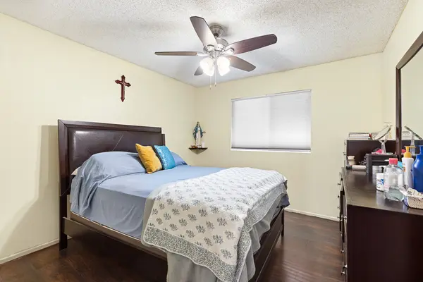 1744 Round Tree Dr, Oceanside, CA 92056-2938