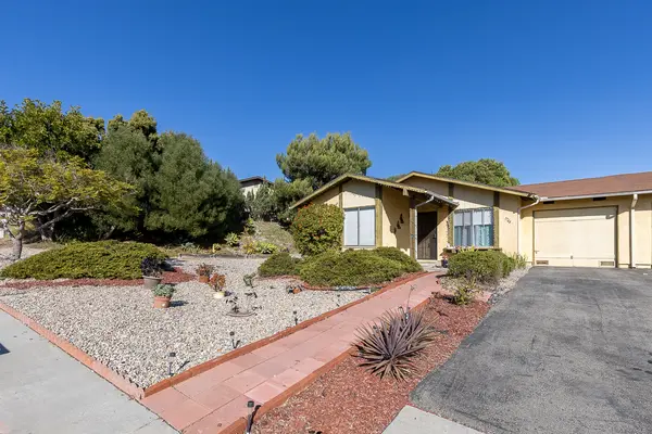 1744 Round Tree Dr, Oceanside, CA 92056-2938