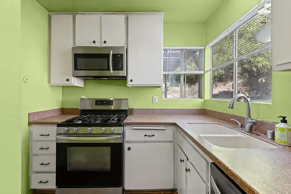 1744 Round Tree Dr, Oceanside, CA 92056-2938