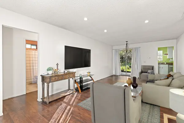 1744 Round Tree Dr, Oceanside, CA 92056-2938