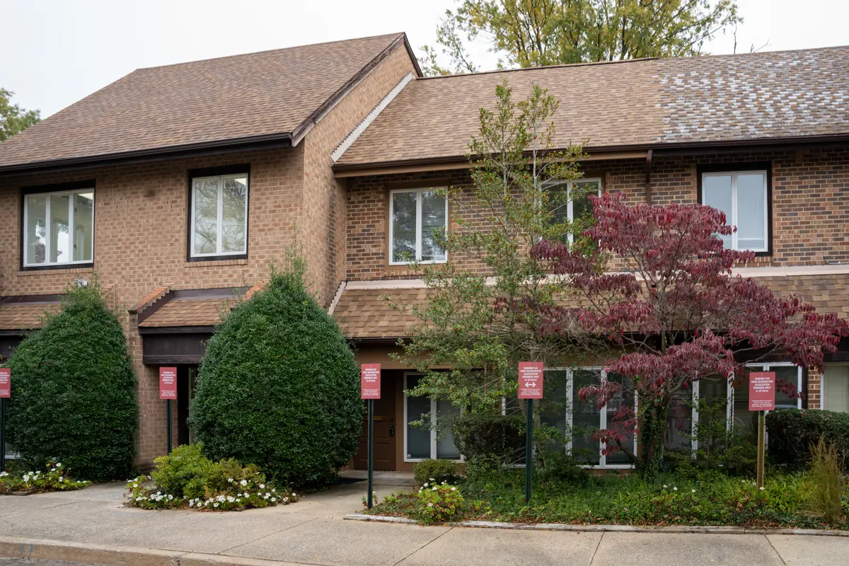 103 Park Washington Ct, Falls Church, VA 22046