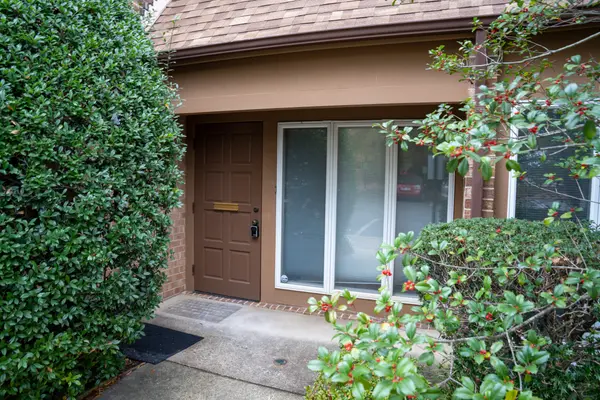 103 Park Washington Ct, Falls Church, VA 22046