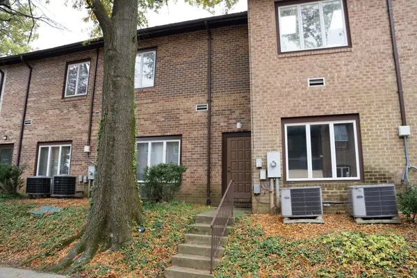103 Park Washington Ct, Falls Church, VA 22046