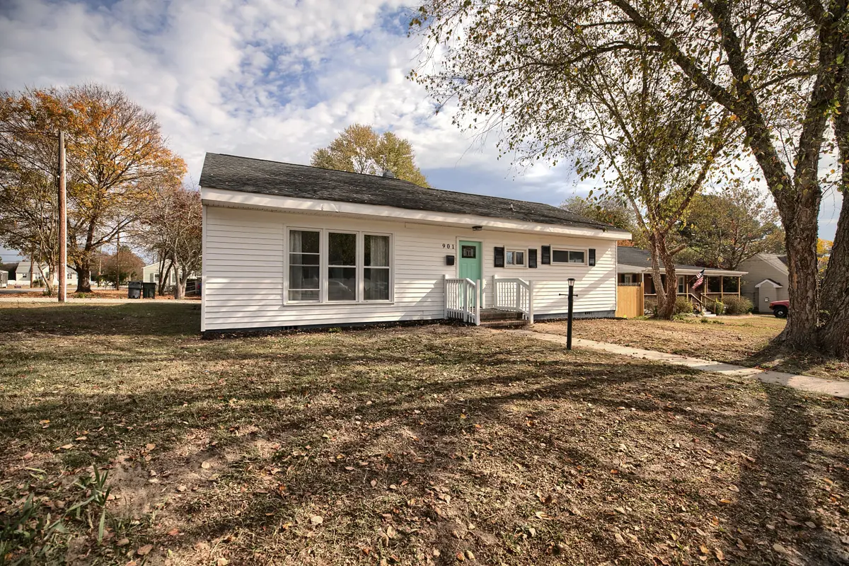 901 Wilson Rd, Smithfield, VA 23430-1725