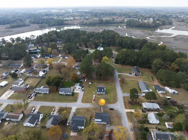 901 Wilson Rd, Smithfield, VA 23430-1725