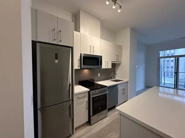 Burlington, ON L7R 0G7,2007 James St #410